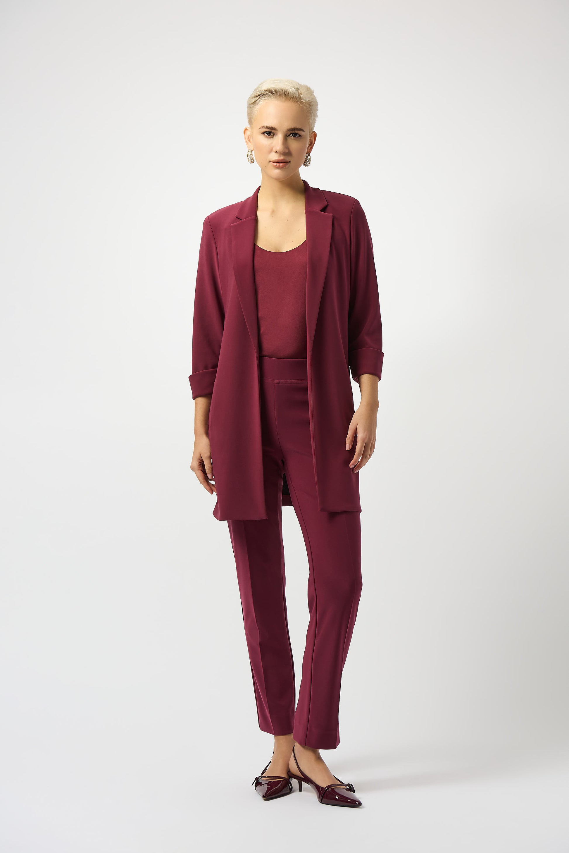 Hannahs Of Erin| Erin Ontario | Joseph Ribkoff | Long Open Front Blazer – Merlot |Joseph Ribkoff long open front blazer in rich merlot with notched collar and three-quarter cuff sleeves, made from breathable interlock twist yarn fabric, perfect for workwear and evening events.