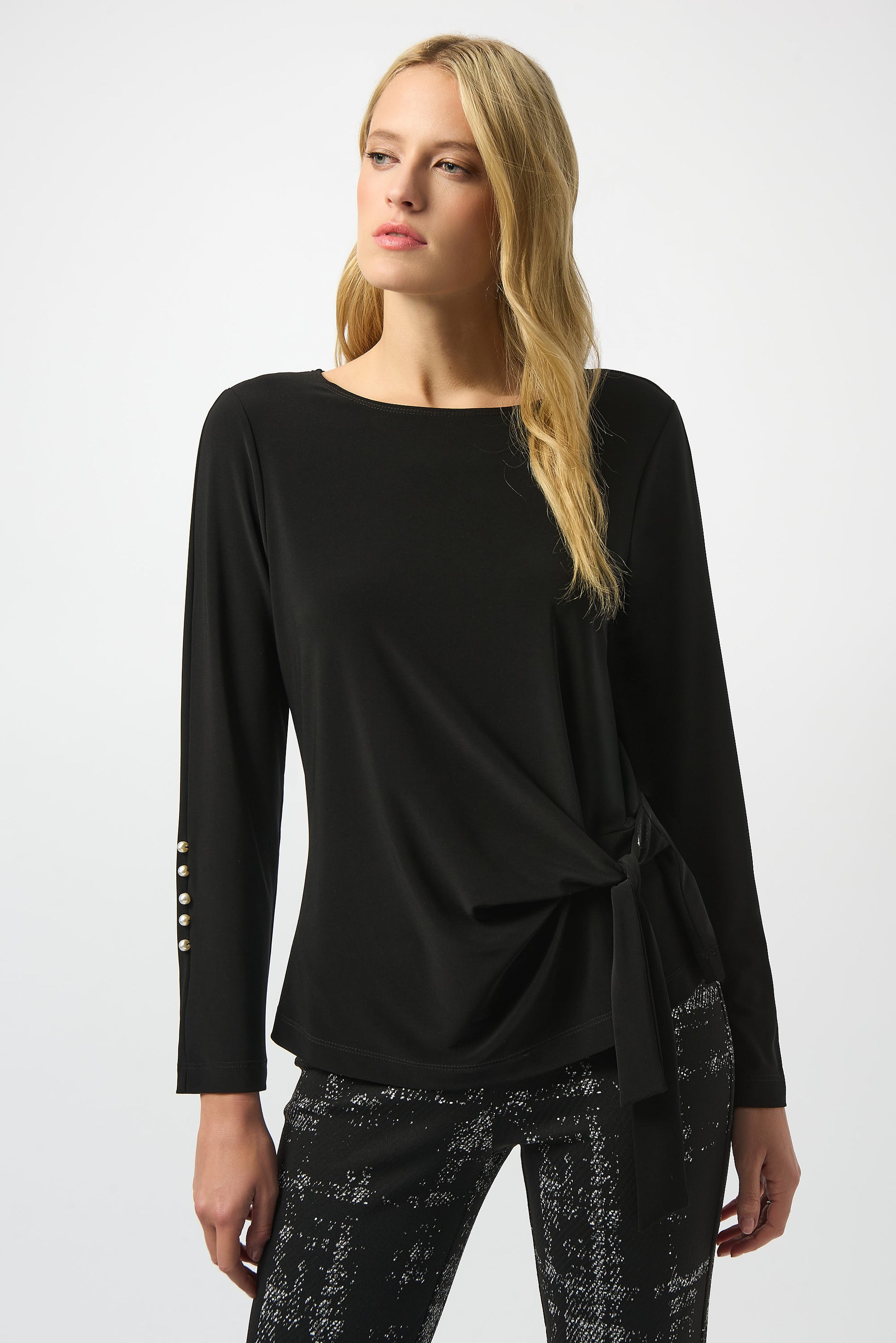 Hannahs Of Erin | Erin Ontario | Joseph Ribkoff | Silky Knit Fitted Top – Black
Joseph Ribkoff Silky Knit Fitted Top in black, tailored silhouette with chic boat neckline, long sleeves accented by pearl button detailing, and a side waist tie for a romantic finish. Crafted from silky knit fabric for a smooth, elegant drape. 