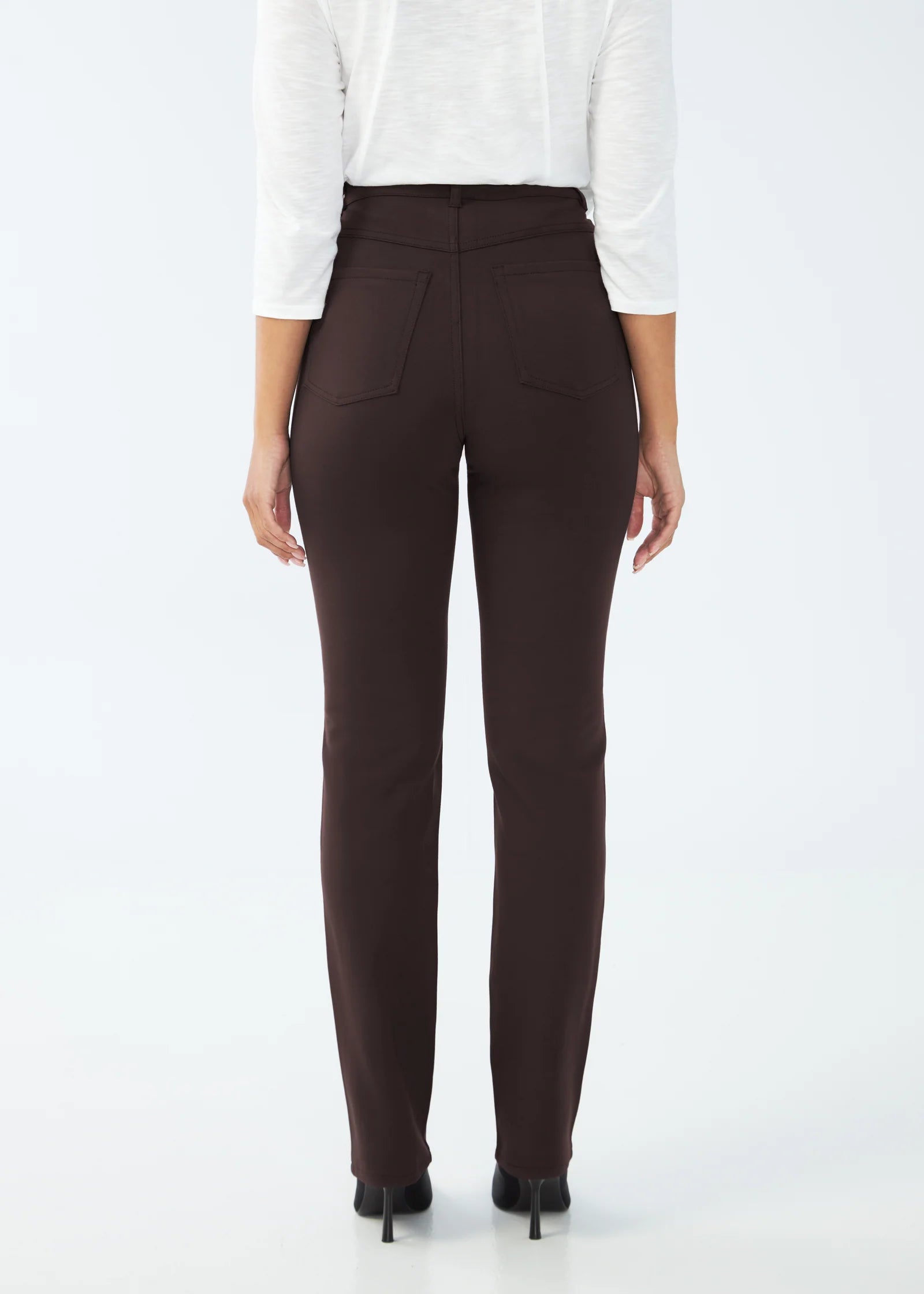 Hannahs_Of_Erin_Erin_Ontario| SUZANNE STRAIGHT LEG Pant|FDJ Suzanne Straight Leg women’s pants in brown PDR fabric with high-rise 10.5" rise, 32" inseam, straight leg cut, and exclusive WONDERWAIST slimming panel, crafted from 69% viscose, 27% nylon, and 4% elastane for a sleek, comfortable fit.
