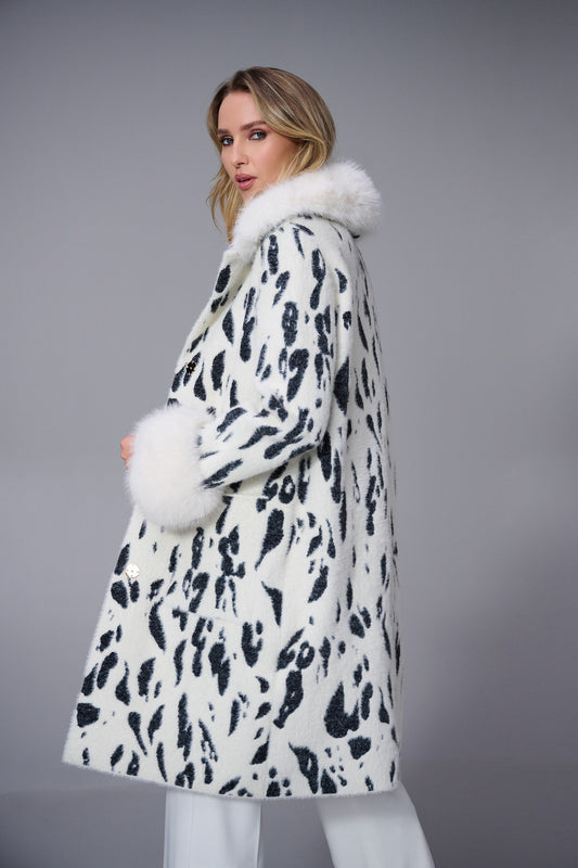 Joseph Ribkoff | Feather Yarn Animal Jacquard Coat with Faux Fur Trim| colour Winter White/Black
67% Nylon, 33% Polyester
Feather yarn sweater knit and faux fur
Animal print
Notched collar with faux fur trim
Long straight sleeves with faux fur cuffs
Unlined