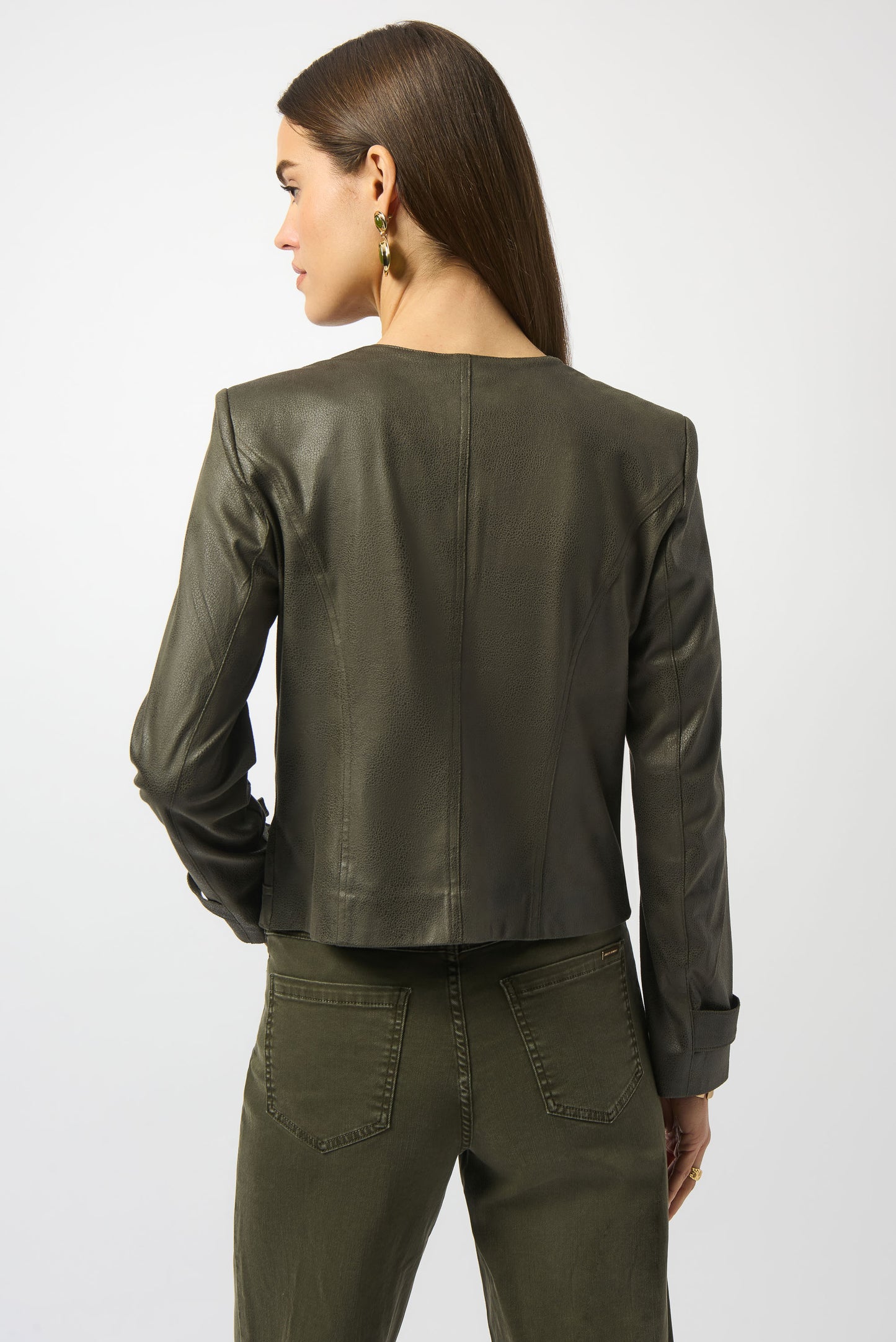 Joseph Ribkoff | Foiled Faux Suede Fitted Jacket | colour Avocado
90% Polyester, 10% Spandex
Foiled stretch faux suede
Crew neck
Long straight sleeves
Self tabs at cuffs
Square snap button front closure
Flap pockets with snap buttons
Unlined


